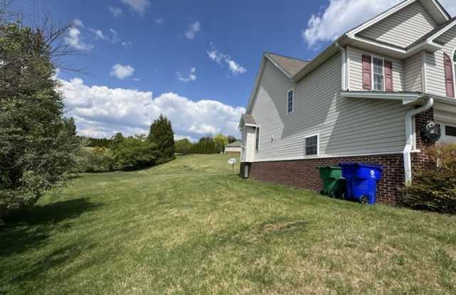 Blacksburg, 3 BR / 2.5 BA Available August 14 Gallery 3