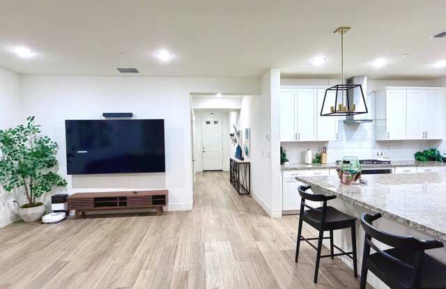 Beautifully maintained 4-bedroom, 3-bath, 2,365 sq ft in Folsom Gallery 3