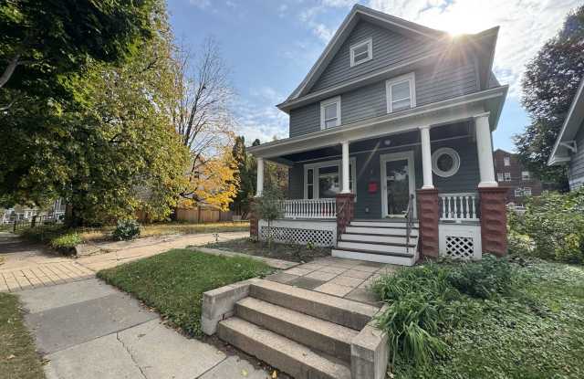 980 6th Street East photos photos