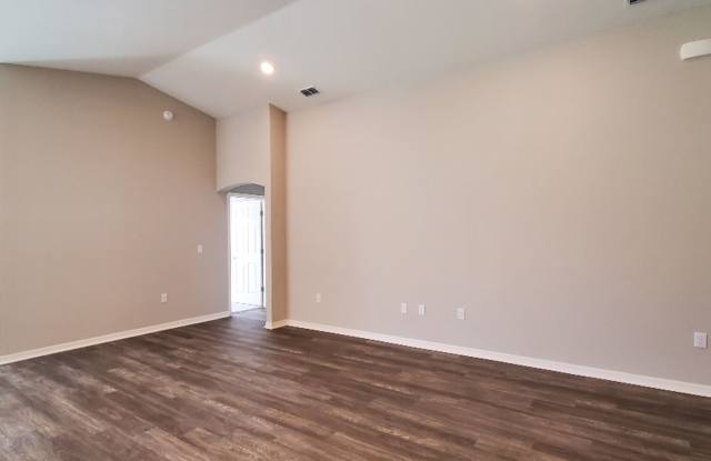 4-Bedroom, 2-Bathroom in Villamar Winter Haven Gallery 4