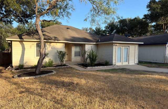 3 bedroom house with large yard - Available now *HALF OFF ONE-MONTHS RENT!!* photos photos