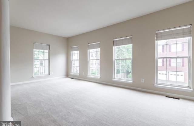3030 BARDEN OAKS CT Gallery 2