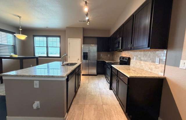 Panoramic Mountain & Downtown Views | Open Space Privacy | Luxury 2-Suite Townhome Gallery 4