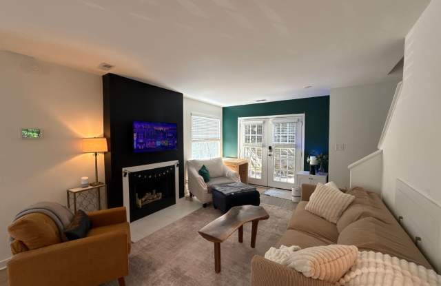 2- Bedroom Townhome near Plaza Midwood! Gallery 4