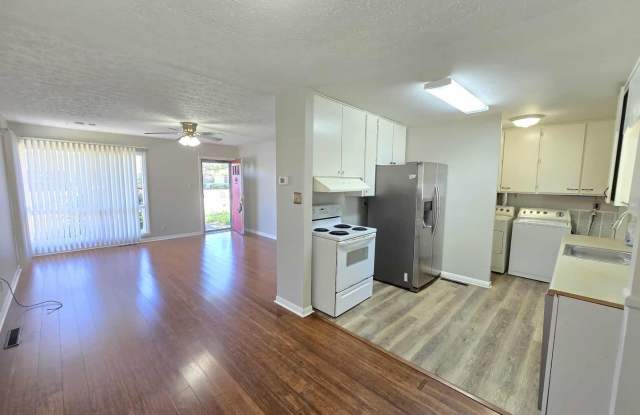 Updated 3 bedroom home located off Bardstown Rd! Gallery 4