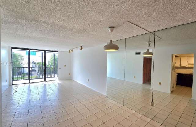 2500 NE 135th St photos photos