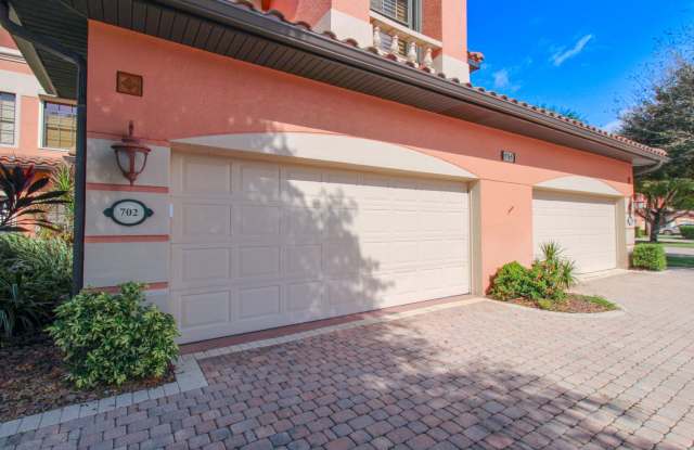 ** THE STRAND COMPLETELY REMODELED GEORGOUS 2/2 GROUND FLOOR COACHHOME SOCIAL MEMBERSHIP WITH GOLF COURSE VIEW FOR SEASON ** Gallery 4