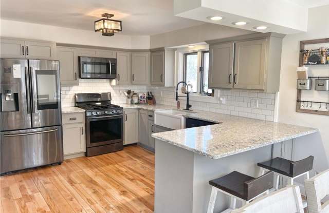 Remodeled 4 bedroom 2 bath 2 car Baxter Home Gallery 1