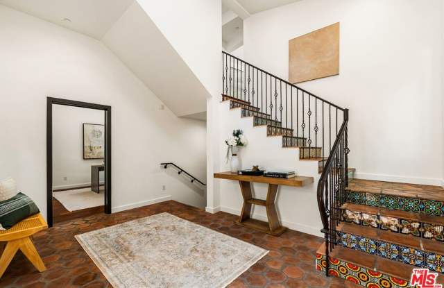 8836 Wonderland Ave Gallery 4