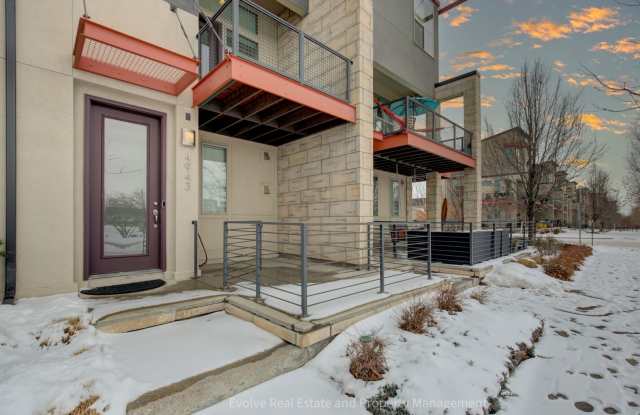 Evolve Real Estate: Sophisticated Central Park Townhome – Walk to Dining & Entertainment! Available December 1st Gallery 3