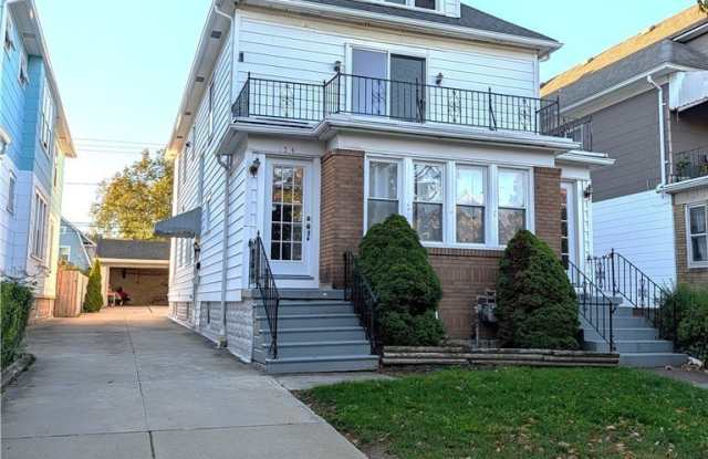 154 Lincoln Boulevard Gallery 2