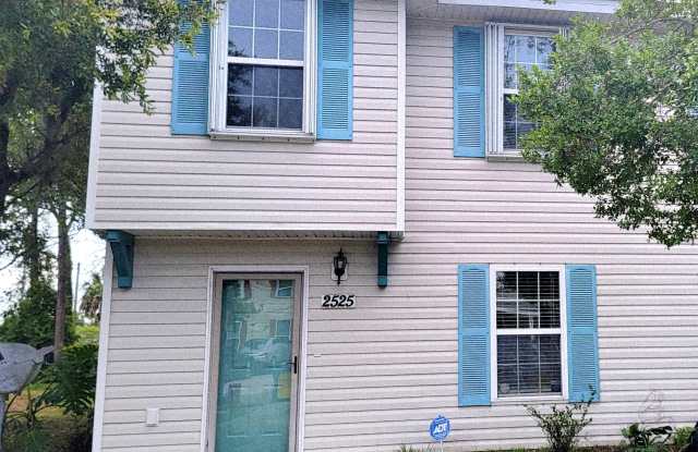 2525 HAYWOOD ESTATES Lane Gallery 1