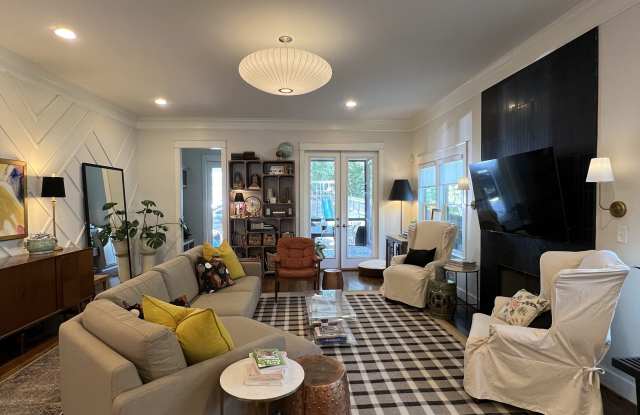 2526 Ashwood Avenue Gallery 3