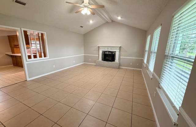 Spacious 3BR/2BA in Lake Park | Screened Porch & Fireplace Gallery 4