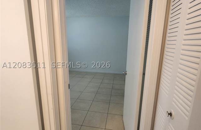 10004 Twin Lakes Dr Gallery 4