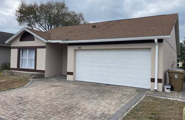 Beautiful 3-bedroom, 2-bath pool home available for rent in Kissimmee for $2,490/month. Gallery 3