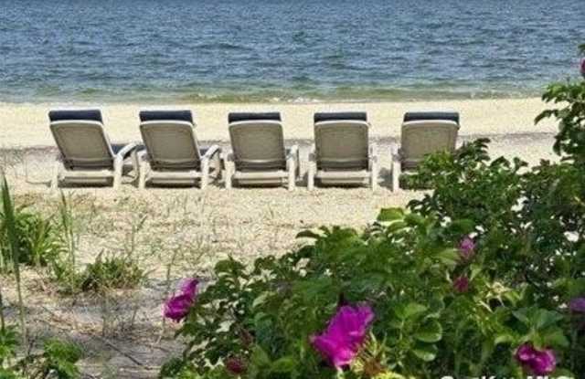 12 Beach Road - 12 Beach Road, Jamesport, NY 11948