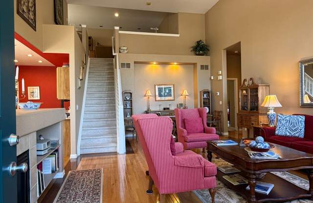 Fully Furnished Executive Townhome | Utilities + Internet Included | Gated Pelican Pointe, Central Denver Gallery 4