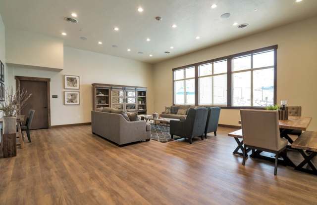 932 S Aspen Place Gallery 2