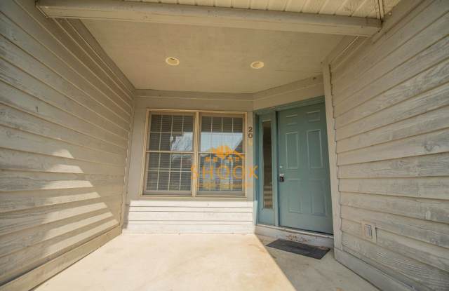 LARGE TOWNHOME - LOTS OF SPACE! Gallery 3