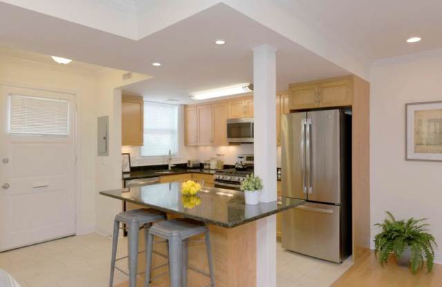 621 VFW Pkwy. photos photos