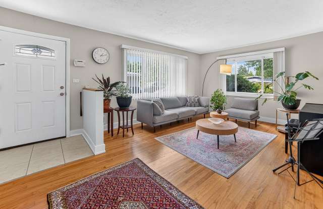 4615 Larch Avenue Gallery 3