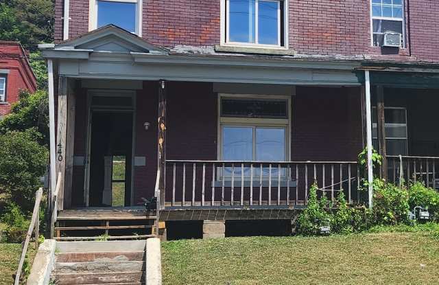 440 Airbrake Avenue photos photos