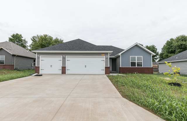 376 West Granada Street - 376 West Granada Street, Republic, MO 65738