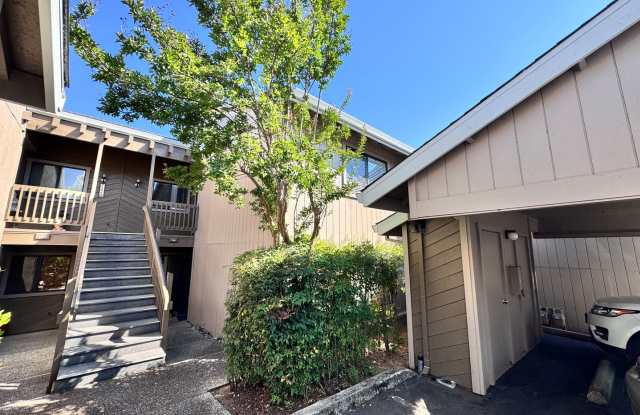 Cozy upstairs Condo in Auburn. Pets welcome!! photos photos