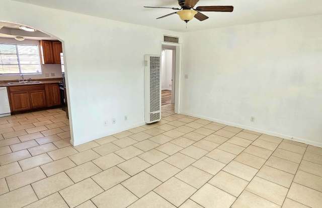 Welcome to our 2 Bedroom 1 Bath House Gallery 4