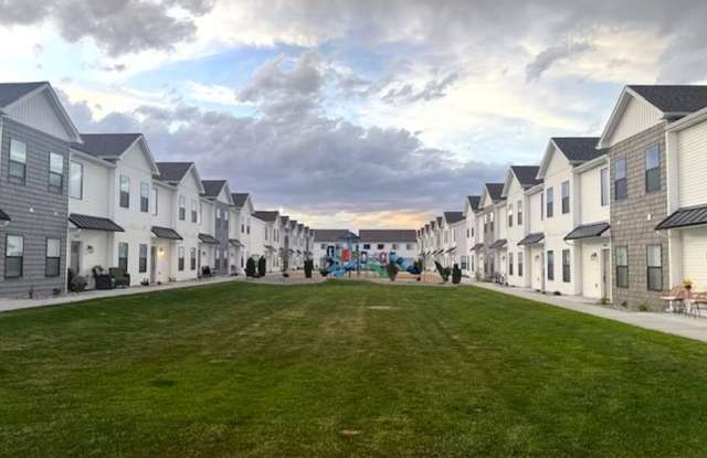 Huntshire Avenue - 2966 photos photos