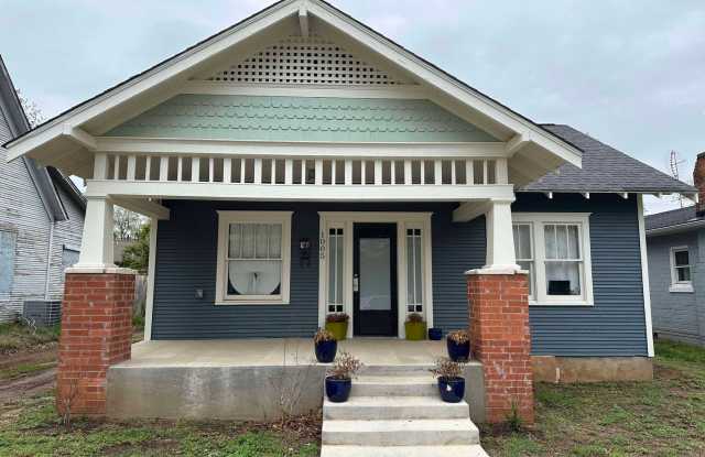 1005 S. Duncan Gallery 1