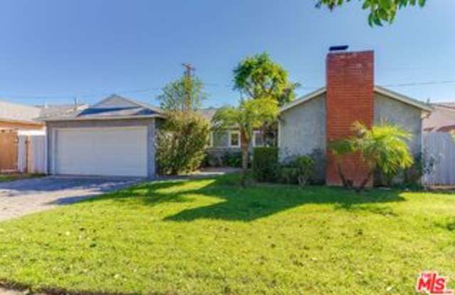 7858 Jamieson Avenue Gallery 3