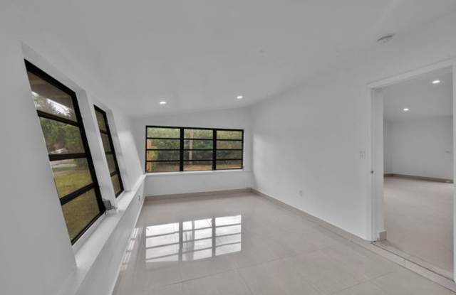 17551 NE 5th Avenue, North Miami Beach, FL 33162 - 1971 Gallery 4