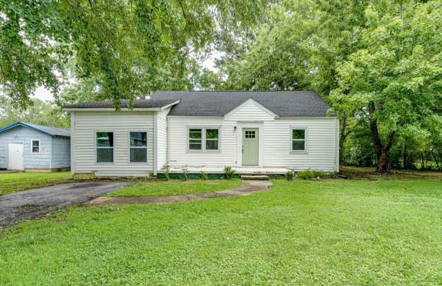 Charming Home in Desirable Brainerd Neighborhood - 5004 Club Drive, Chattanooga, TN 37411