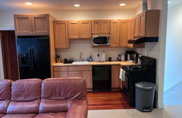 6609 168th Ave A - 6609 168th Avenue Southeast, Bellevue, WA 98006