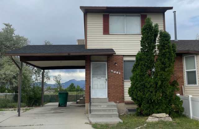 2 Bedroom, 1.5 Bathroom Twin Home in West Jordan - 9051 Corliss Avenue, West Jordan, UT 84088