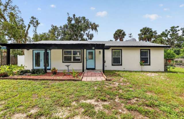Charming Downtown Mount Dora Home on Nearly ½ Acre! photos photos