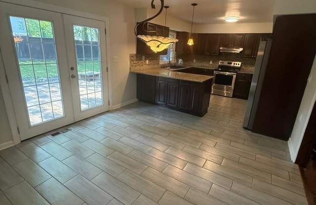 8921 LITTLE RIVER TPKE Gallery 3