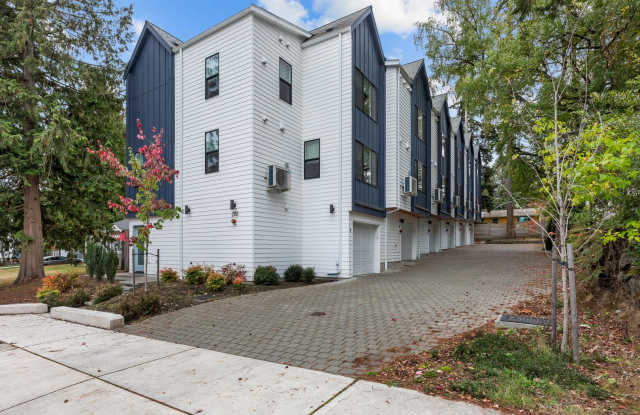 Modern 3-Bedroom Townhome in Shoreline Gallery 3