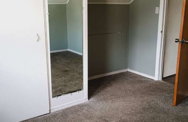 1125 Central Avenue North - 3 photos photos