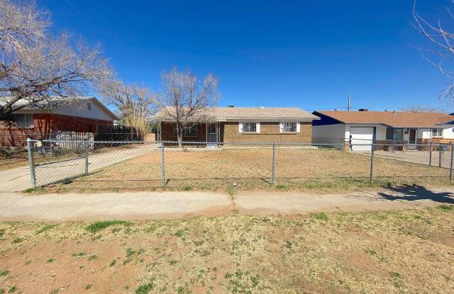 Northeast El Paso 3 bed with Refrig A/C photos photos