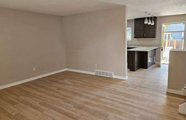 1600 S Laredo Ct Gallery 3