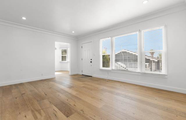 2 Bed / 1 bath with Private Outdoor Space in Rampart Village Gallery 4
