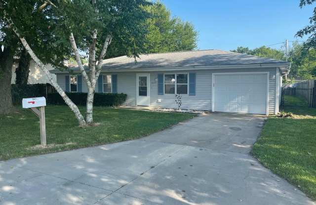 House Hunt No More: 3 Bed/1 Bath 'Conveniently Yours' Home with a Lot to Love! - 3073 East Elm Street, Springfield, IL 62702