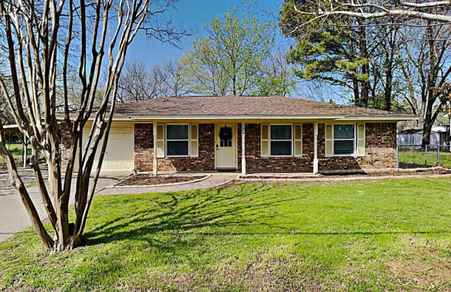 502 S Magnolia St - 502 South Magnolia Street, Aubrey, TX 76227