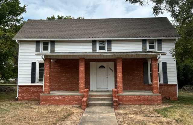 Leasing Now!!! 4 Bedroom 2 Bathroom home, private parking. photos photos