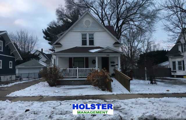Spacious 1-bedroom Upper Near UWSP Campus photos photos