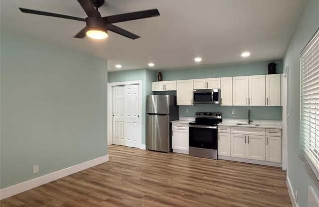 812 NE 17th St - 812 Northeast 17th Street, Fort Lauderdale, FL 33305