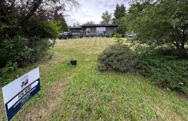 3 Bed, 1 Bath Home in Ferndale with Garage photos photos 3 Bed, 1 Bath Home in Ferndale with Garage photos photos